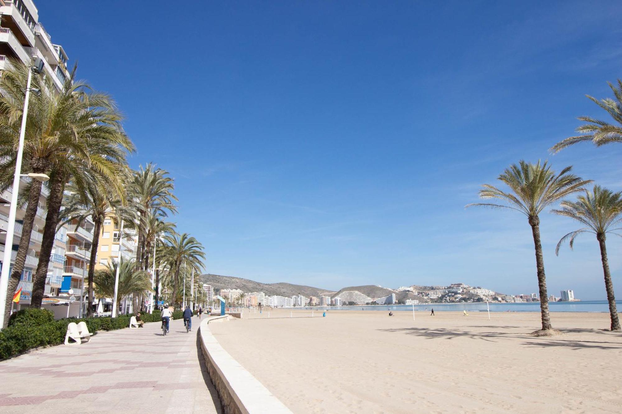 Cullera: Vistas Al Mar En En Centro De La Bahia Exterior foto